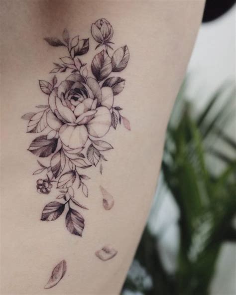 tattoo en las costillas para mujer|20 Ideas de tatuajes en costillas bellos y discretos